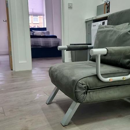 2 Bed Cosy Flat Close To Bus & Tube Station London Ngoại thất bức ảnh