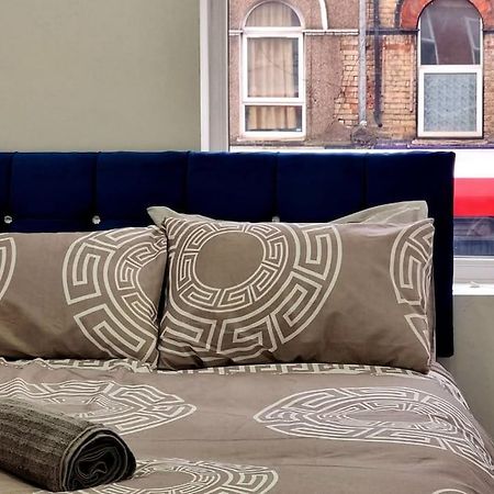 2 Bed Cosy Flat Close To Bus & Tube Station London Ngoại thất bức ảnh
