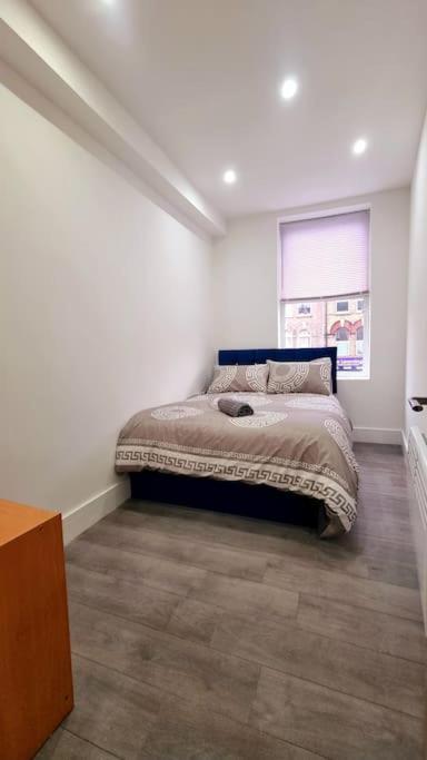 2 Bed Cosy Flat Close To Bus & Tube Station London Ngoại thất bức ảnh