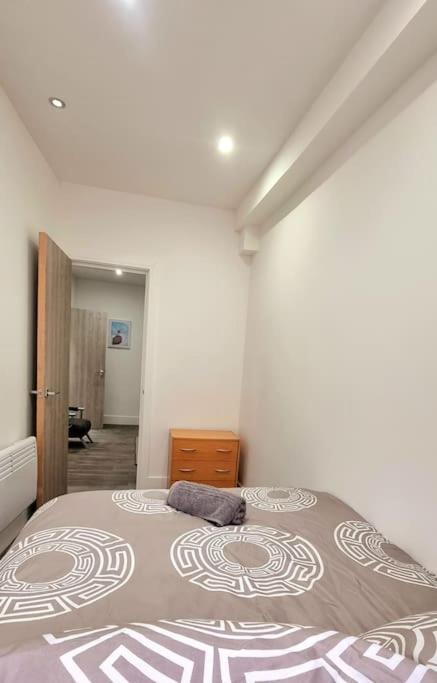 2 Bed Cosy Flat Close To Bus & Tube Station London Ngoại thất bức ảnh