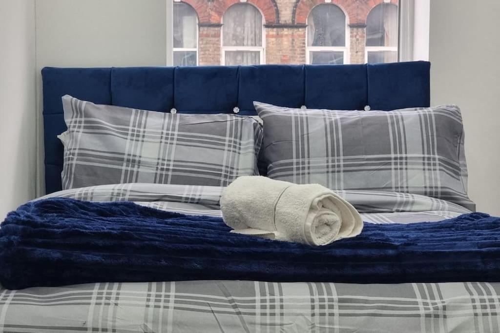 2 Bed Cosy Flat Close To Bus & Tube Station London Ngoại thất bức ảnh